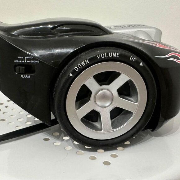 Hot Wheels Car Alarm Clock With AM/FM Radio, Night Light - Picture 5 of 6